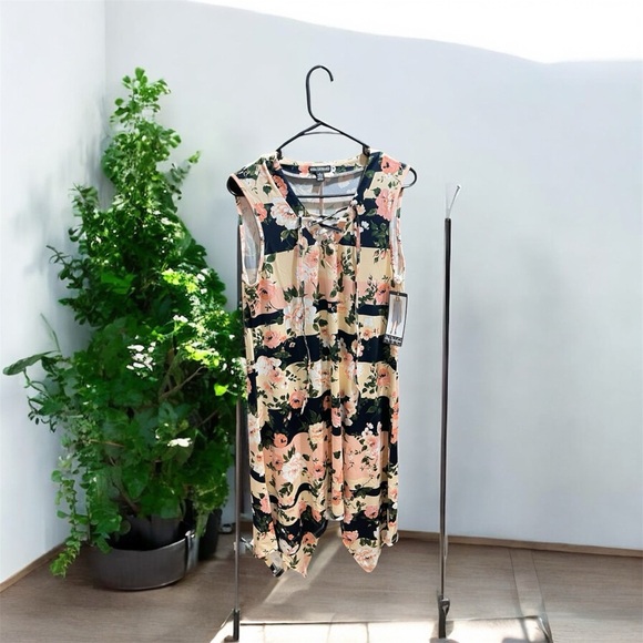 Nina Leonard Asymmetrical Floral sleeveless dress. - Picture 2 of 9